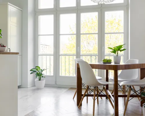 Energieeffiziente Fenster, stilvolle Türen und funktionale Rollläden